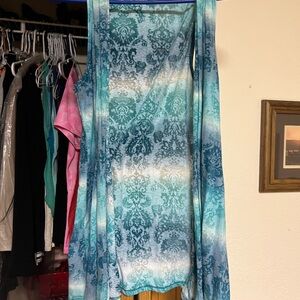 Maurice’s Blue and White short‎ sleeve cardigan size medium